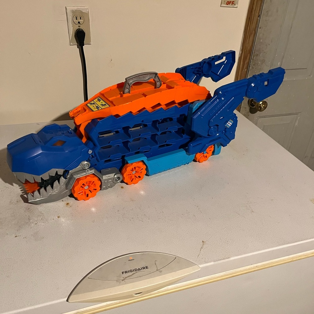 Hot Wheels T-Rex Hauler